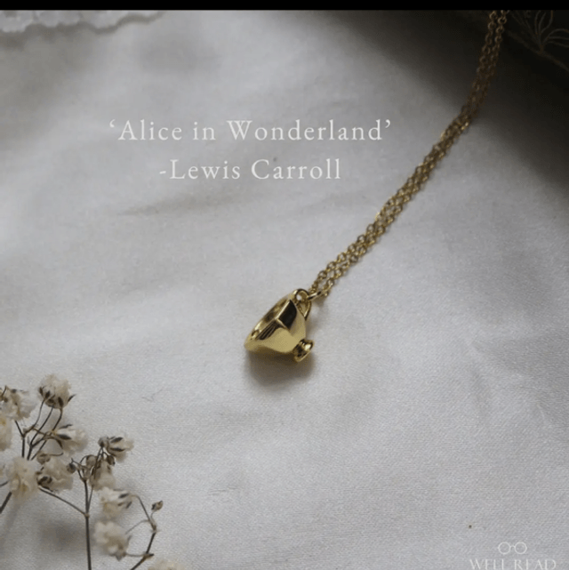 Alice in wonderland necklace 
